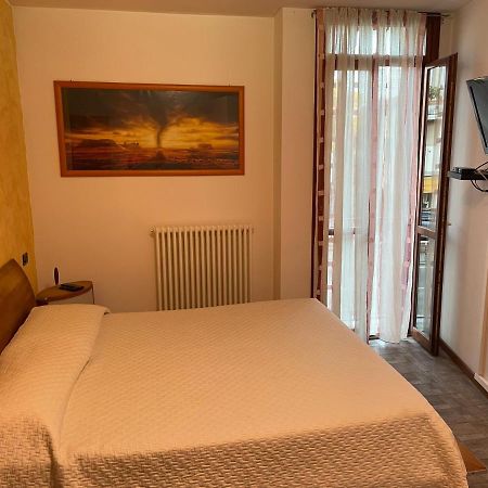 Intero Appartamento Parma - Con Sky Wi-Fi E Tv - Zona Fiera Roncopascolo Екстер'єр фото