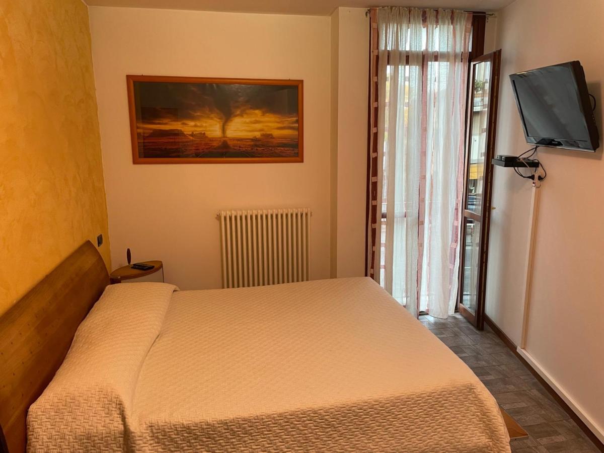 Intero Appartamento Parma - Con Sky Wi-Fi E Tv - Zona Fiera Roncopascolo Екстер'єр фото